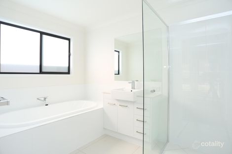 Property photo of 15 Lauenstein Crescent Pimpama QLD 4209