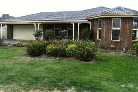 Property photo of 10 William Circuit Caroline Springs VIC 3023