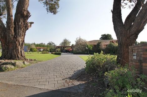 2 Cloverlea Dr, Kilsyth South, VIC 3137