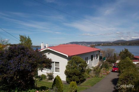 121 Derwent Ave, Lindisfarne, TAS 7015