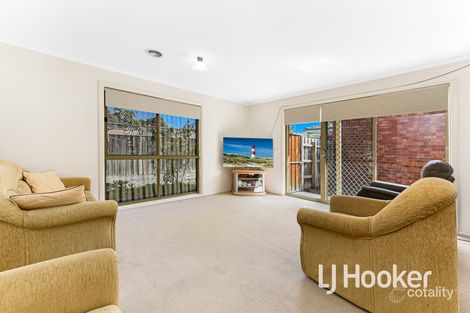 Property photo of 2/151 Cairns Road Hampton Park VIC 3976