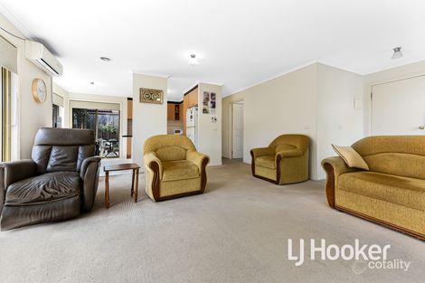 Property photo of 2/151 Cairns Road Hampton Park VIC 3976