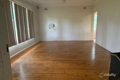 Property photo of 17 Hoddle Avenue Bradbury NSW 2560