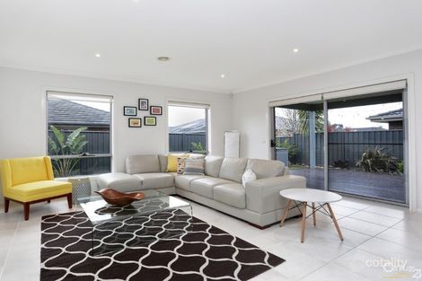Property photo of 12 Lumina Avenue Cranbourne North VIC 3977