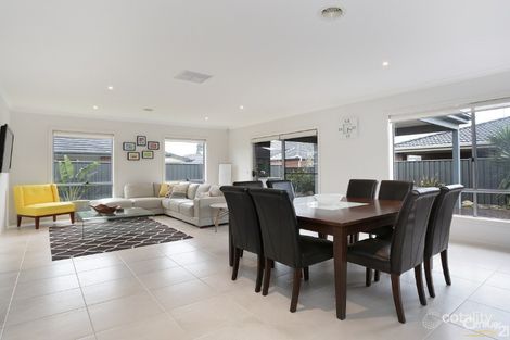 Property photo of 12 Lumina Avenue Cranbourne North VIC 3977