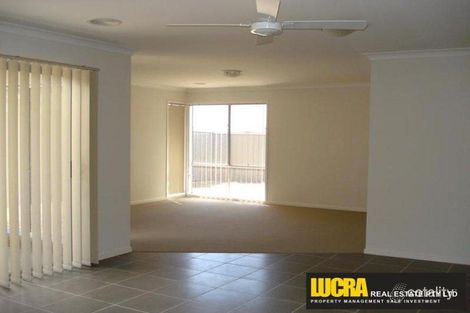 Property photo of 18 Fernhurst Avenue Derrimut VIC 3026