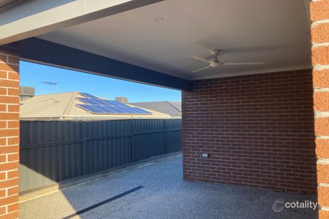 Property photo of 8 Mountaineer Drive Roxburgh Park VIC 3064