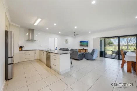 Property photo of 3 Palmerston Drive Branyan QLD 4670
