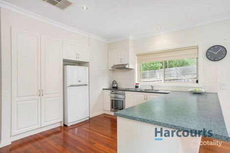 Property photo of 2/30 Winyard Drive Mooroolbark VIC 3138