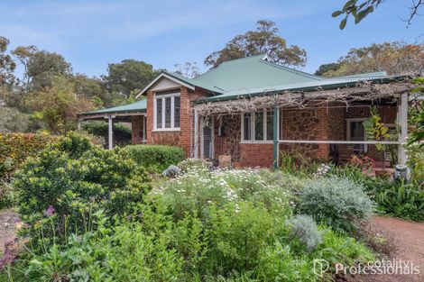 172 Lesmurdie Rd, Lesmurdie, WA 6076