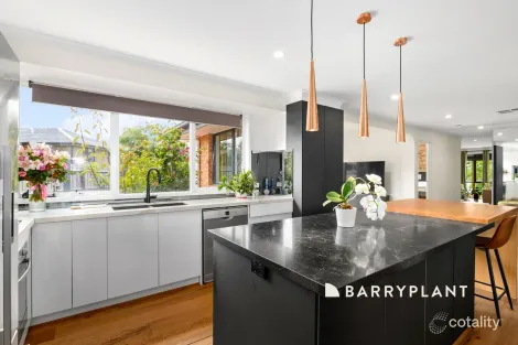 Property photo of 5 Manna Gum Court Narre Warren VIC 3805