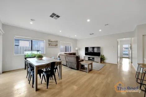 Property photo of 1 Shrubs Road Mambourin VIC 3024