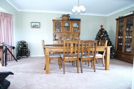 Property photo of 23 Sassafras Crescent Karabar NSW 2620