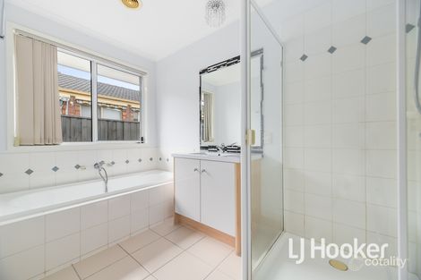 Property photo of 13 Lansbury Drive Narre Warren South VIC 3805