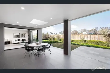 Property photo of 4 Violenta Way Rosemeadow NSW 2560