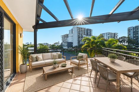 26/10-12 Bath St, Labrador, QLD 4215