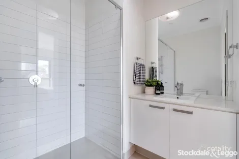 Property photo of 2 Ely Walk Craigieburn VIC 3064