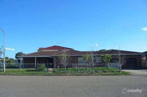 72 Kingfisher Ave, Bossley Park, NSW 2176