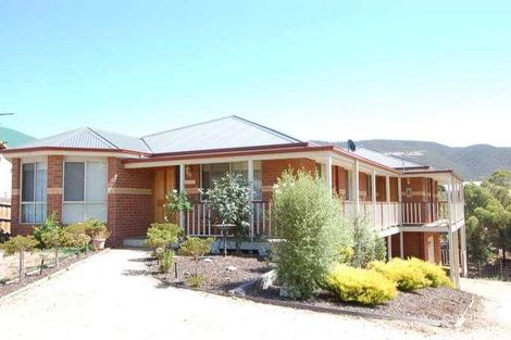 10 St Andrews Way, Darley, VIC 3340