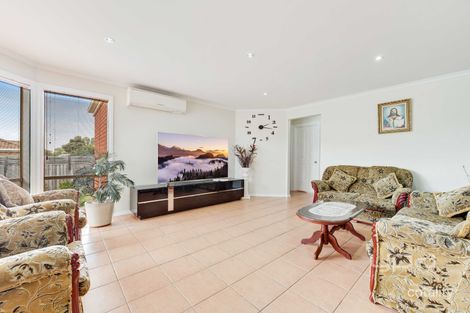 Property photo of 2 Purcell Crescent Roxburgh Park VIC 3064