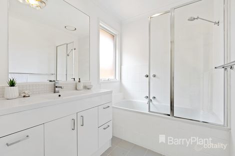 Property photo of 5 Howitt Court Werribee VIC 3030