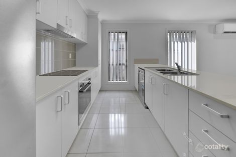 Property photo of 21 Warilla View Blacks Beach QLD 4740