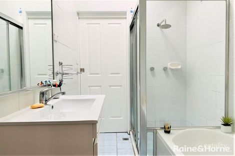 Property photo of 4 Melanesia Avenue Lethbridge Park NSW 2770