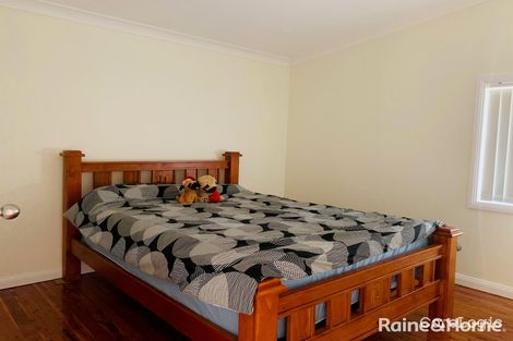 Property photo of 4 Melanesia Avenue Lethbridge Park NSW 2770