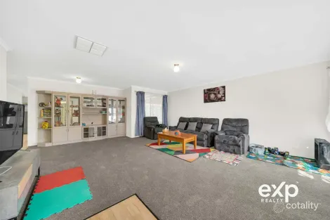 Property photo of 6 Cale Court Craigmore SA 5114