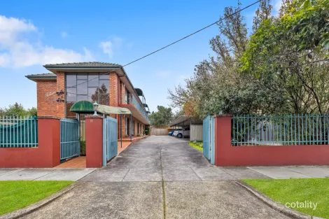 8/11 HOLLOWAY ST, ORMOND, VIC 3204