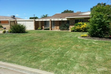 11 Nicholi Cres, Lake Albert, NSW 2650