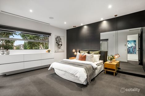 Property photo of 6 Boathouse Drive Caroline Springs VIC 3023