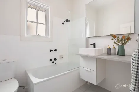 Property photo of 11/8 Bluff Avenue Elwood VIC 3184