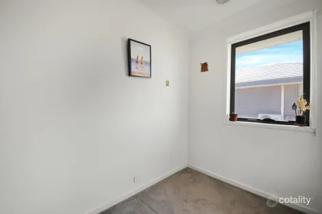 Property photo of 2 Keira Circuit Werribee VIC 3030