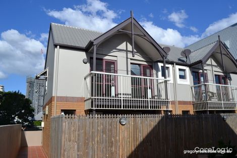 Property photo of 53 Saint Pauls Terrace Spring Hill QLD 4000