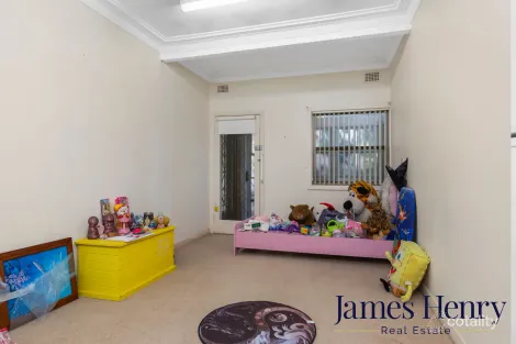 Property photo of 5 Hall Crescent Tarro NSW 2322