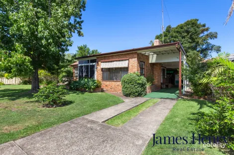 Property photo of 5 Hall Crescent Tarro NSW 2322