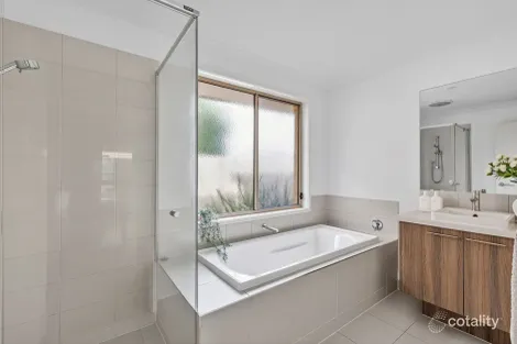 Property photo of 92 Creekward Drive Armstrong Creek VIC 3217