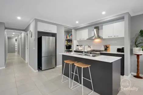 Property photo of 30 Byre Street Doreen VIC 3754