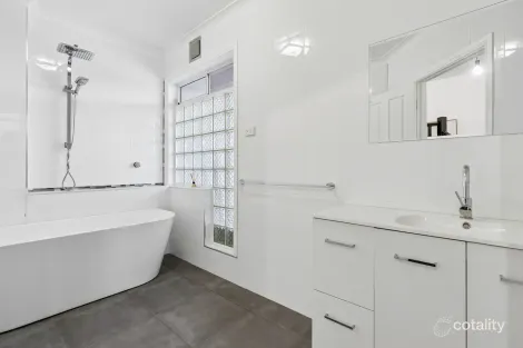Property photo of 19 Maple Crescent Jerrabomberra NSW 2619