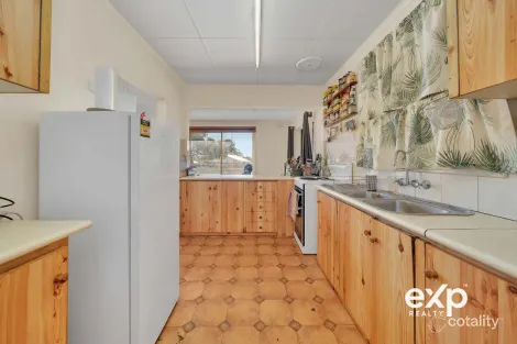 Property photo of 44 Woodlands Road Elizabeth Downs SA 5113