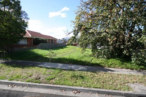 11 Ulysses Ave, Croydon South, VIC 3136