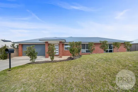 6 The Peaks Tce, Gobbagombalin, NSW 2650