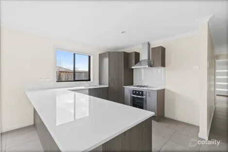 Property photo of 30 Waves Drive Point Cook VIC 3030