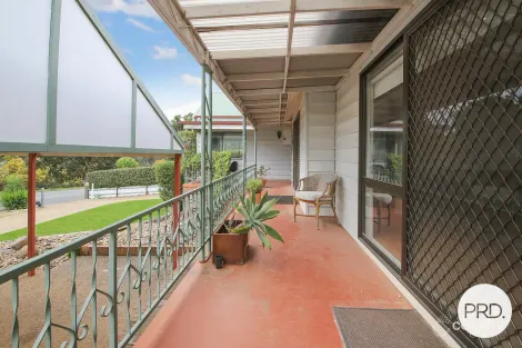 Property photo of 1/711 Centaur Road Hamilton Valley NSW 2641