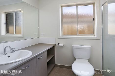 Property photo of 11 Swallow Crescent Norlane VIC 3214