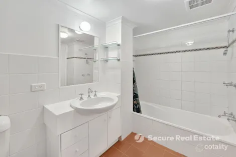 Property photo of 2/37 Ninth Avenue Coorparoo QLD 4151