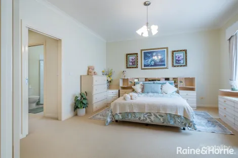 Property photo of 5 Kensei Court New Gisborne VIC 3438