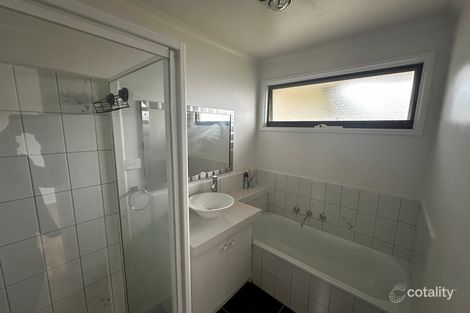 Property photo of 70 Gipps Crescent Cranbourne North VIC 3977