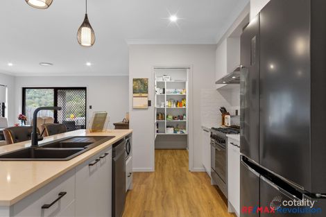 Property photo of 40 Herbst Drive Bahrs Scrub QLD 4207